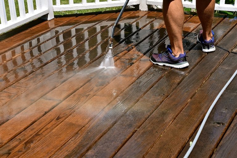 What Causes Decking To Go Green?